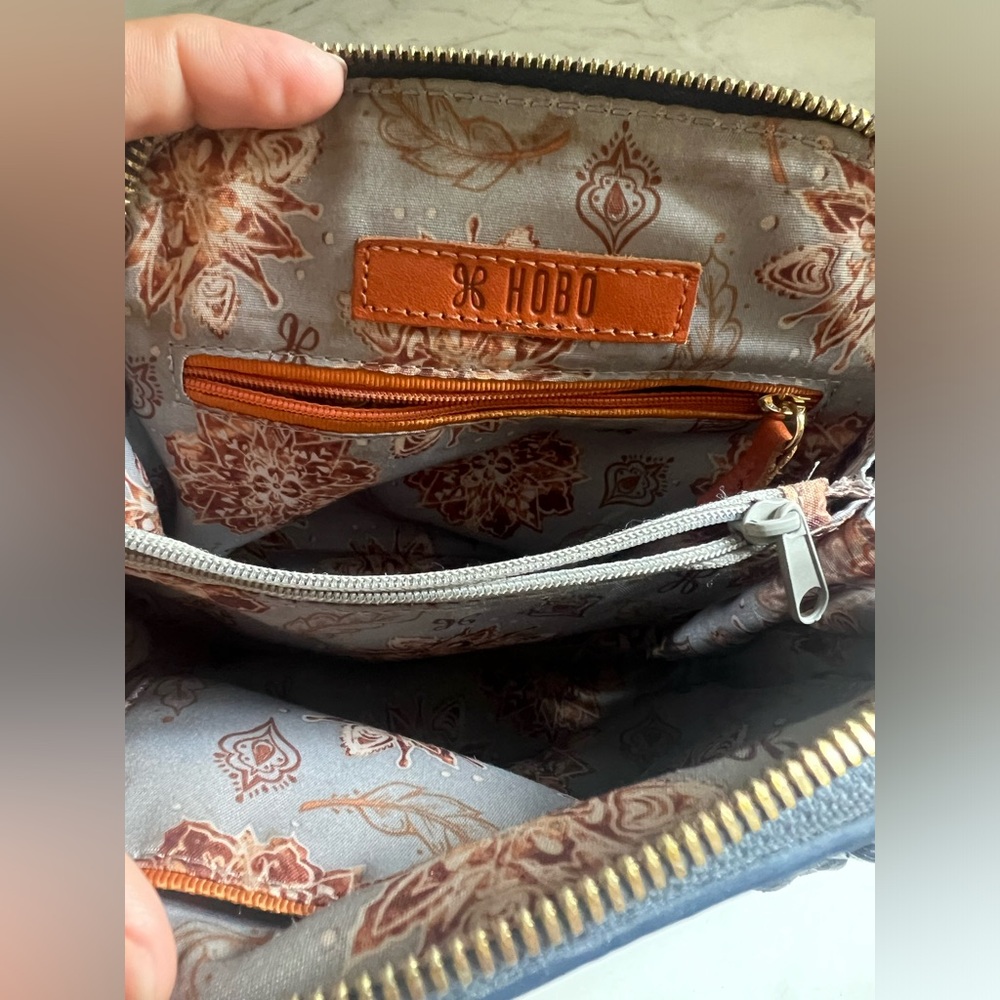 HOBO Nash Crossbody Bag - Picture 2 of 6
